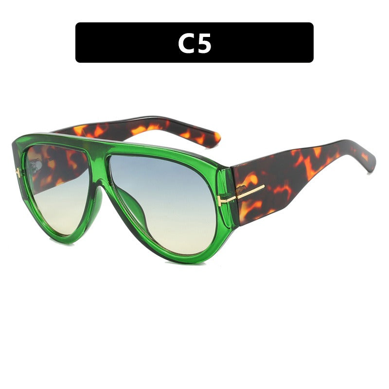 Sunglasses are UV resistant Large frame sunglasses for women with a high-end feel